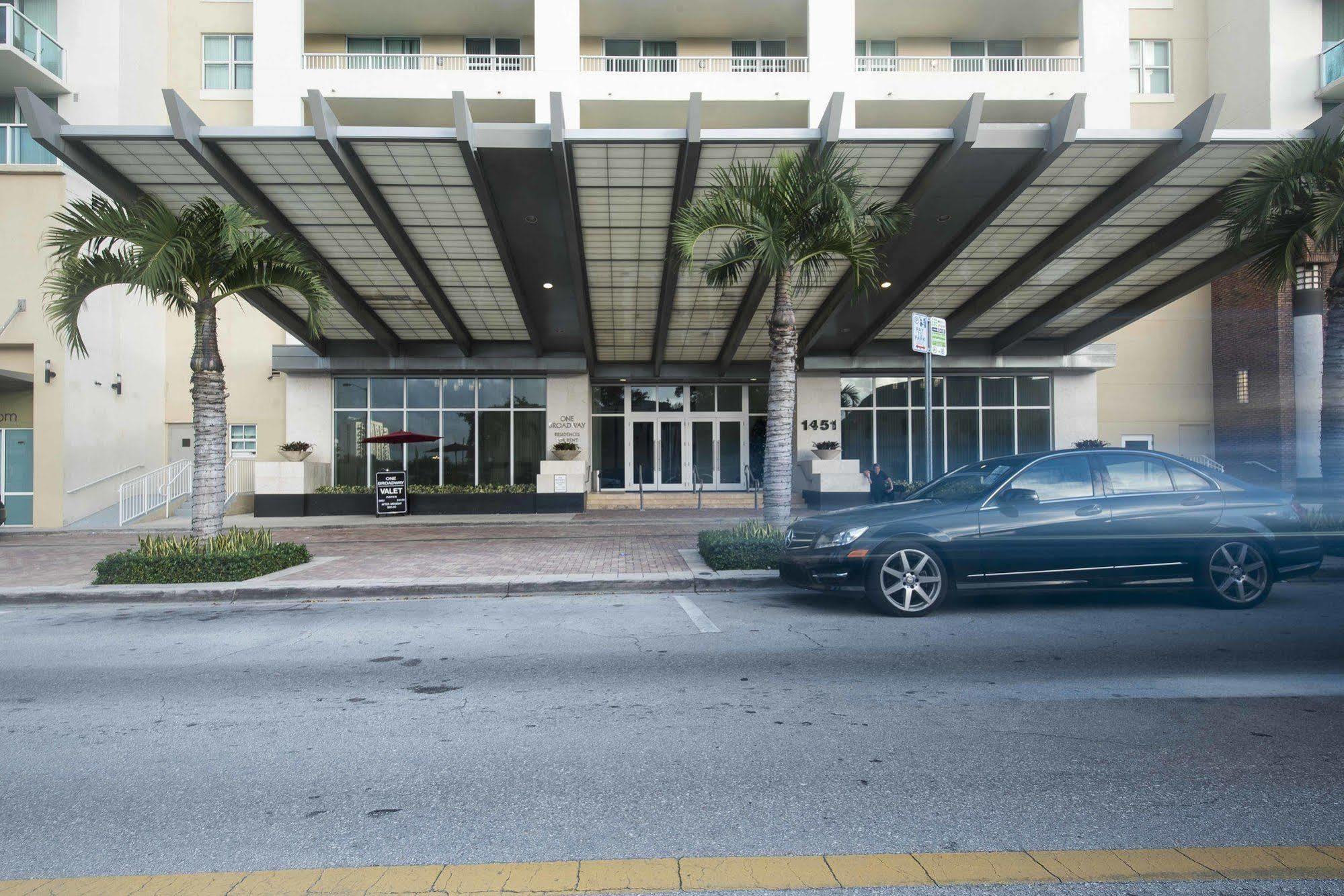 Dharma Home Suites Miami At Brickell Exterior photo